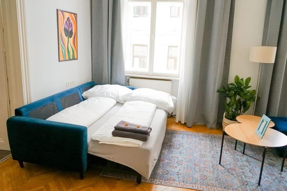 Bed, Living room