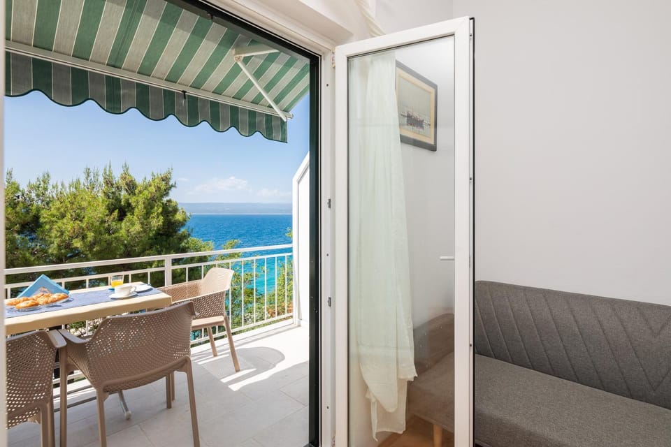 Day, View (from property/room), Balcony/Terrace, Seating area, Dining area, Sea view