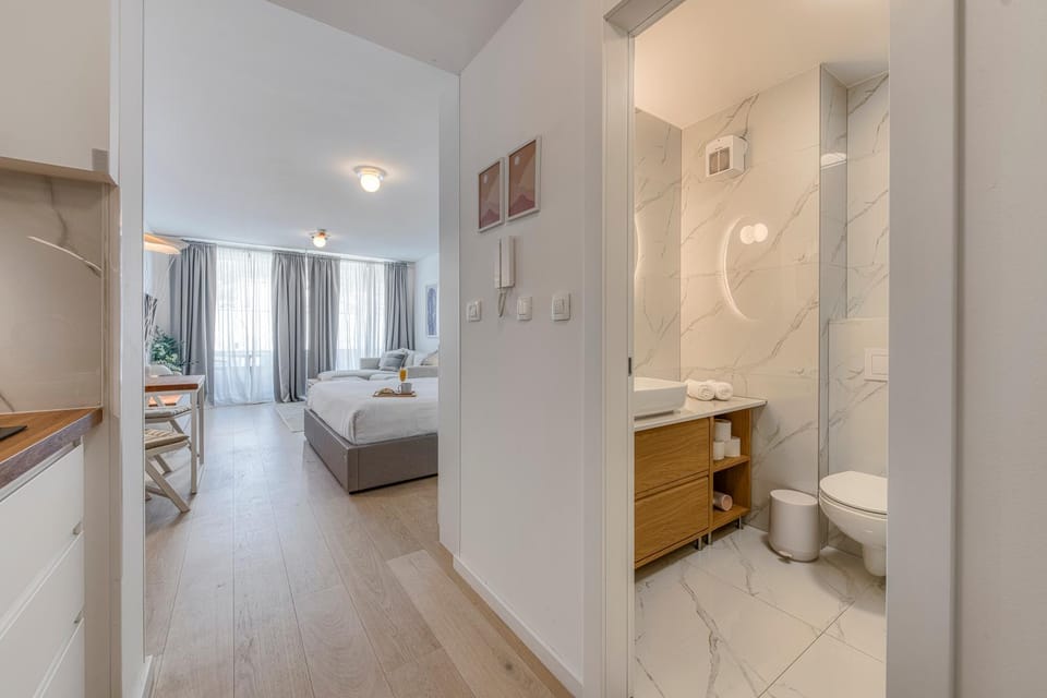 Toilet, Bathroom, Bedroom, towels