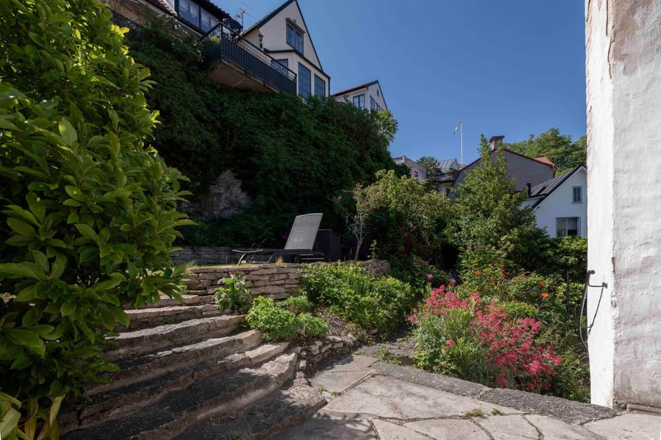 Property building, Day, Garden, Garden view