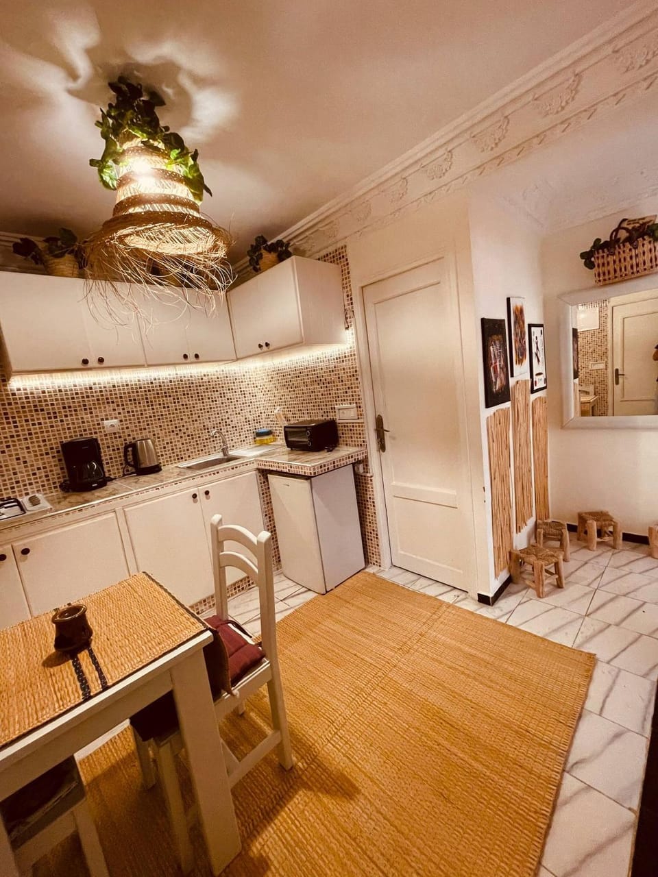 Restaurant/places to eat, Seating area
