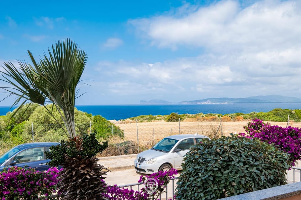 Estay - Beachside Mermaid - Seaview and parking Apartment in Alghero