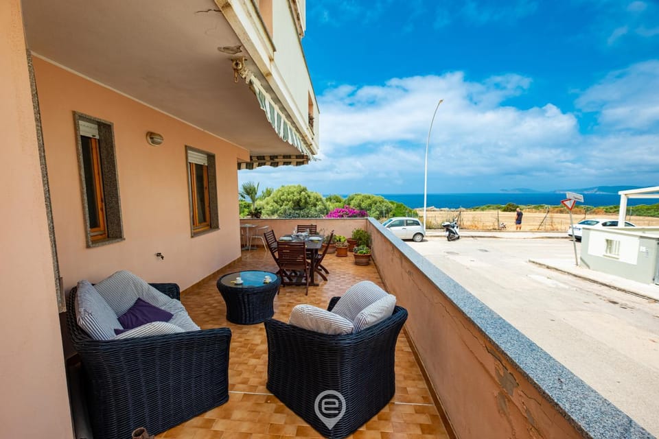 Estay - Beachside Mermaid - Seaview and parking Apartment in Alghero