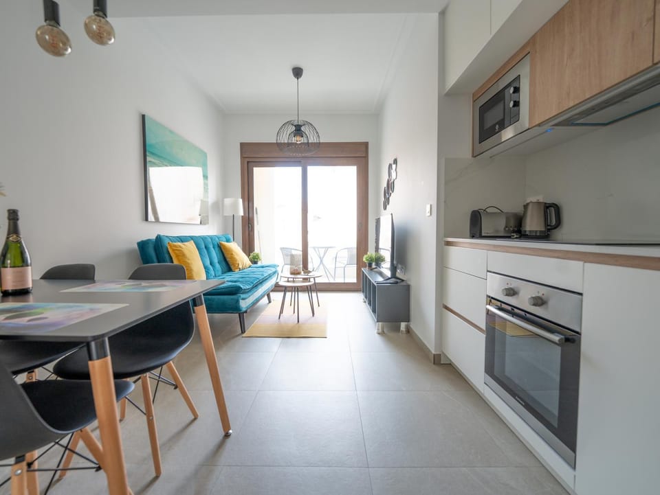 Kitchen or kitchenette, Living room, Seating area, Dining area, oven, stove
