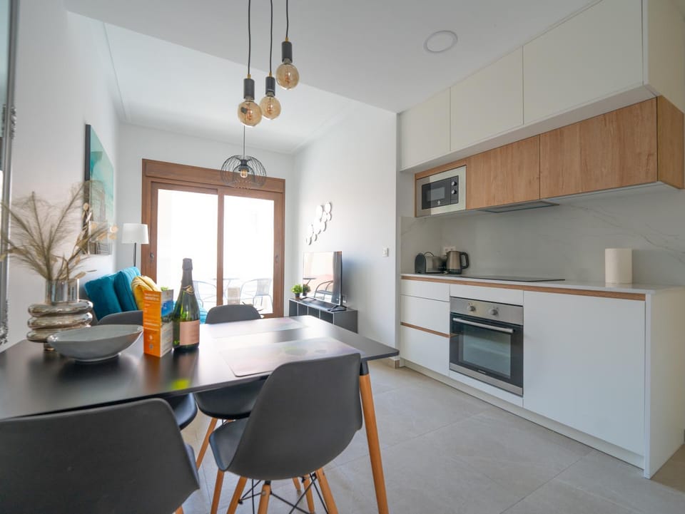 Kitchen or kitchenette, Dining area, oven, stove