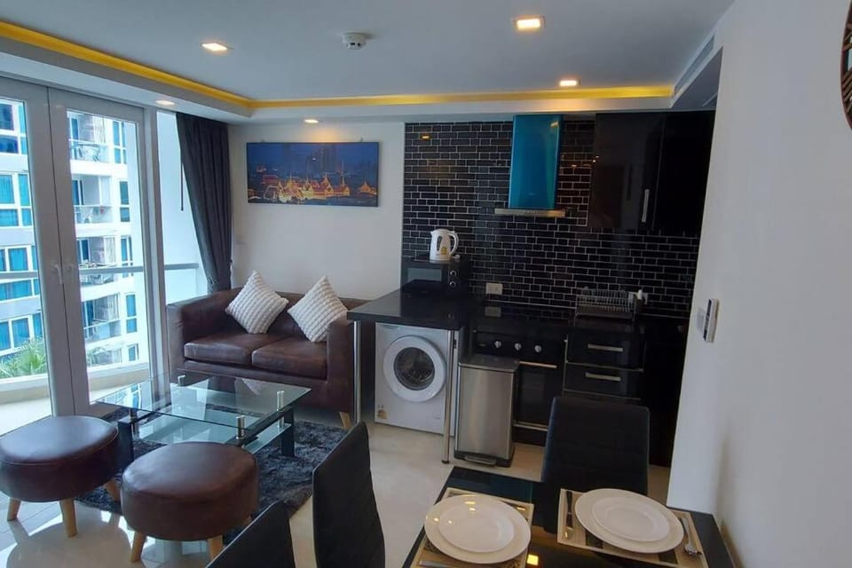 Living room, Seating area, Dining area, washing machine