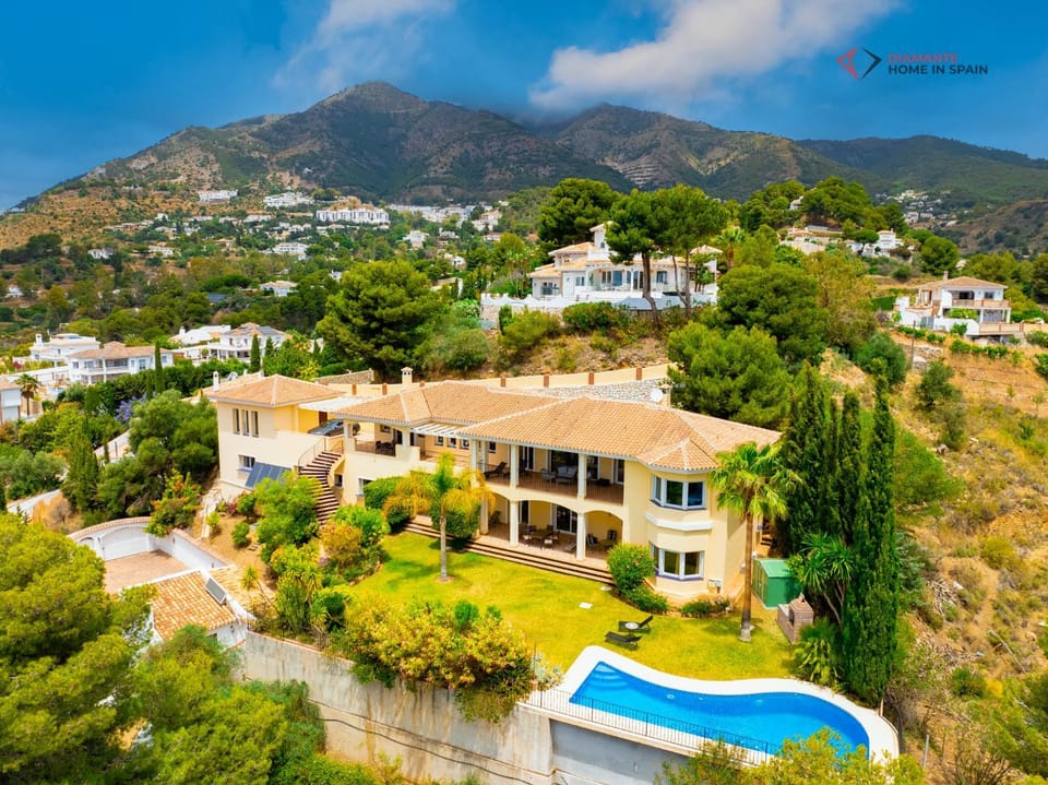 Property building, Bird's eye view, Mountain view