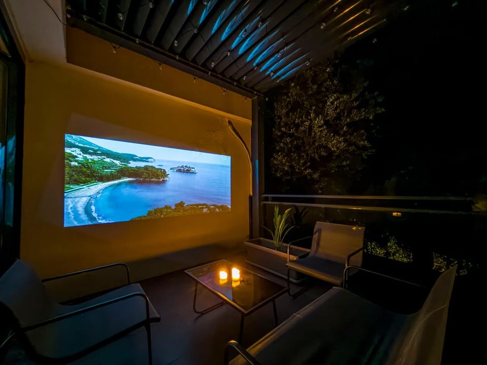Night, TV and multimedia, Balcony/Terrace, Evening entertainment