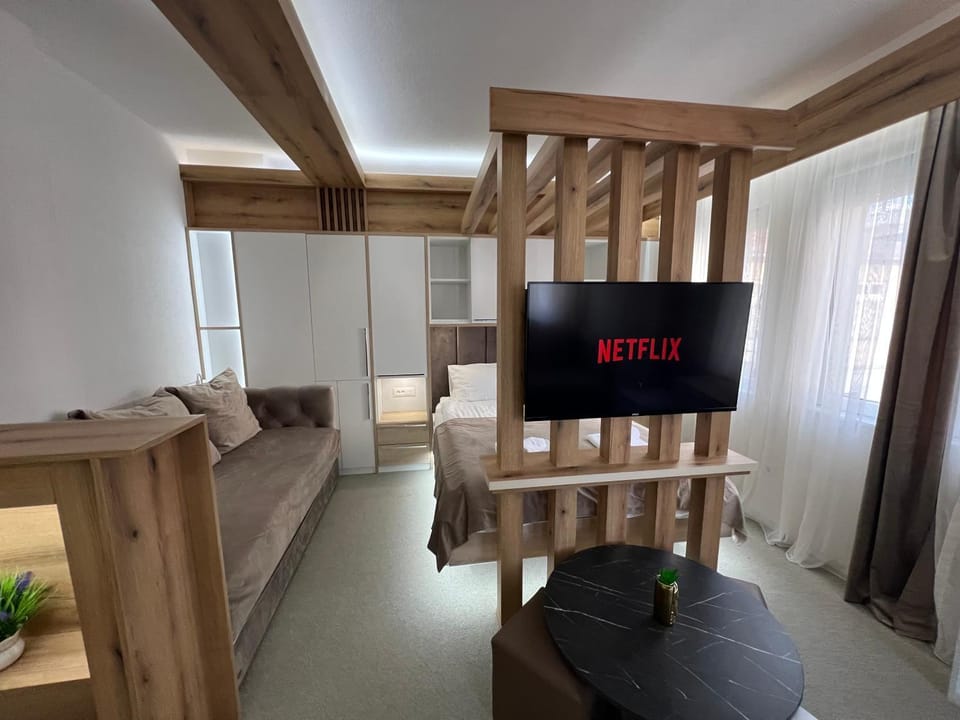 Communal lounge/ TV room, TV and multimedia, Living room, Seating area, Evening entertainment