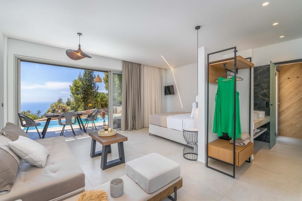 Bed, TV and multimedia, Living room, Photo of the whole room, Seating area, Pool view, Sea view, Swimming pool