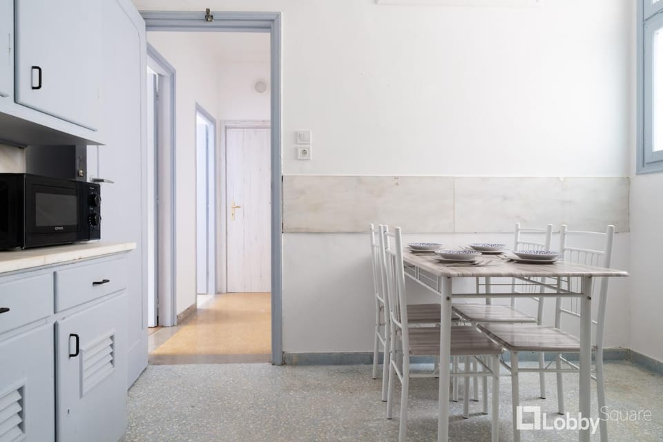 Kitchen or kitchenette, Dining area, oven, stove