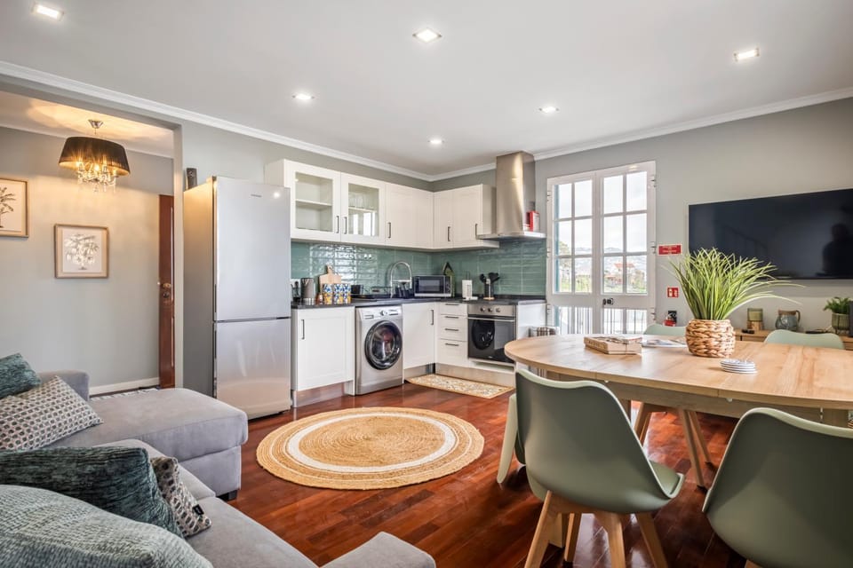 Communal lounge/ TV room, TV and multimedia, Kitchen or kitchenette, Living room, Seating area, Dining area, Evening entertainment, oven, stove, toaster, washing machine, dryer