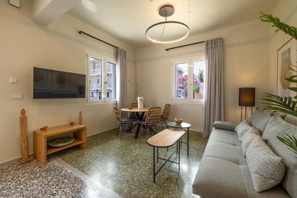 TV and multimedia, Living room, Seating area, Dining area