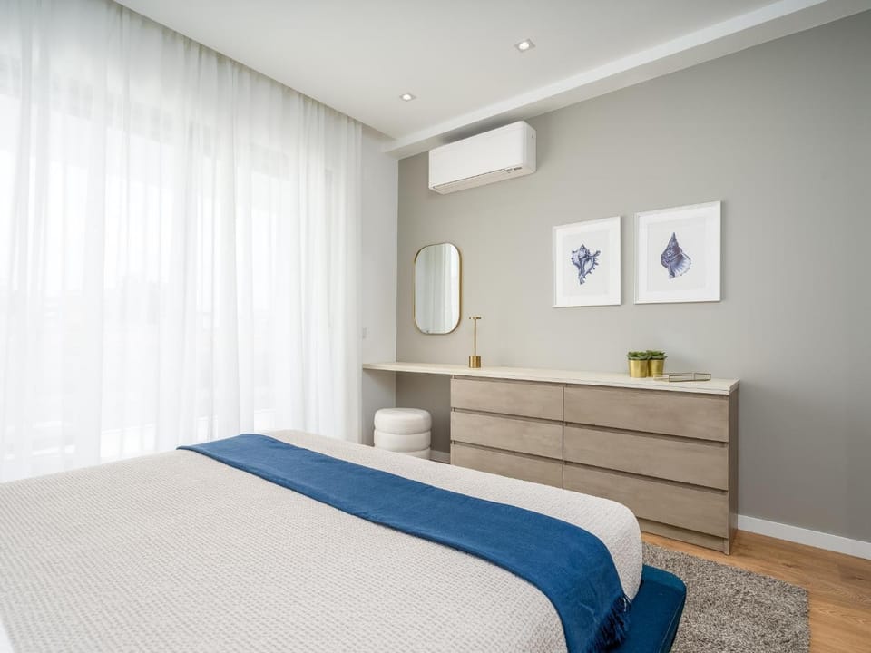 Bed, Bedroom, air conditioner