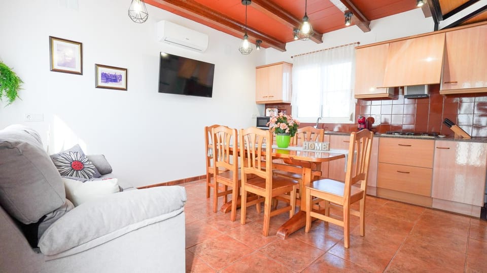 TV and multimedia, Kitchen or kitchenette, Living room, Seating area, stove