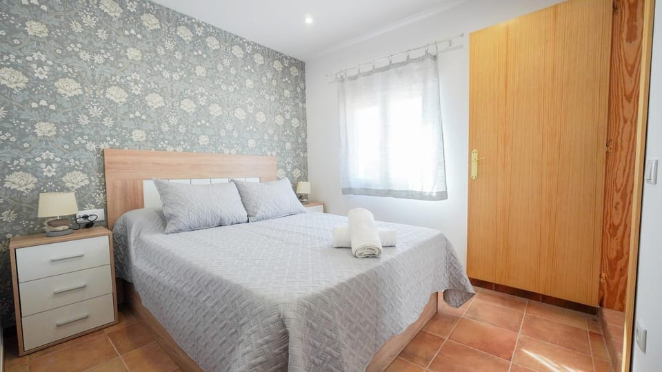 Bed, Photo of the whole room, Bedroom, wardrobe