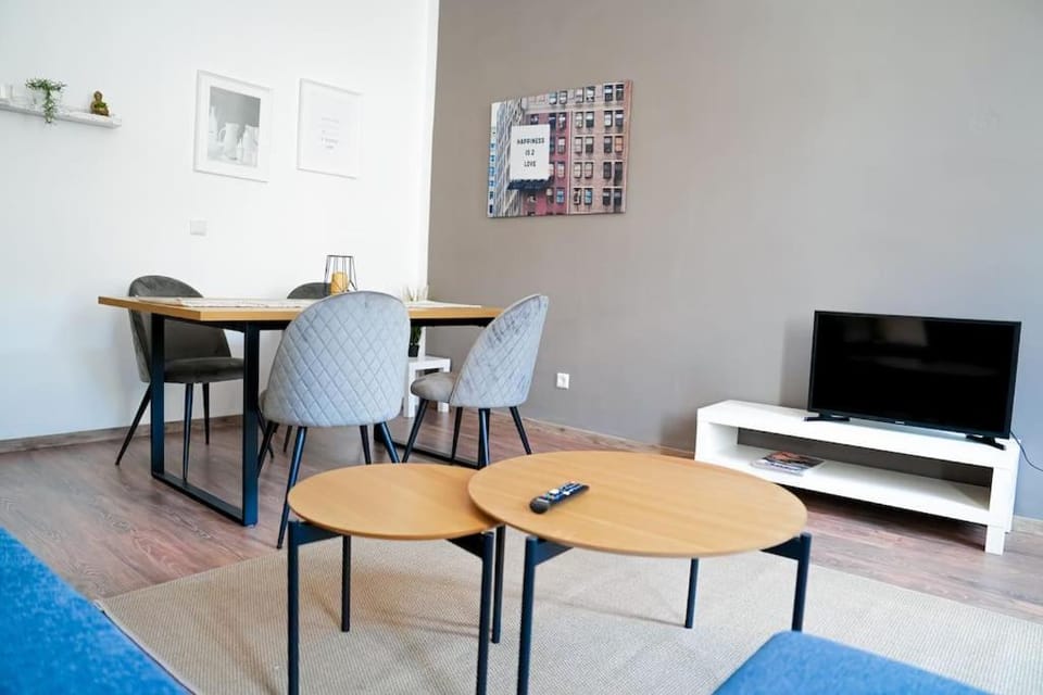 TV and multimedia, Living room, Dining area