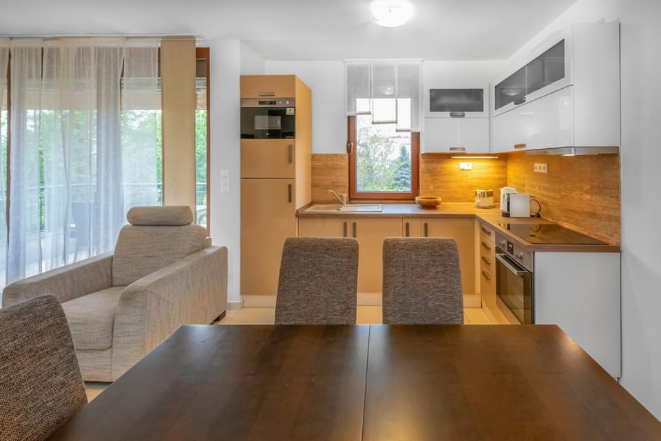 Kitchen or kitchenette, Living room, Dining area, pet friendly, stove, toaster