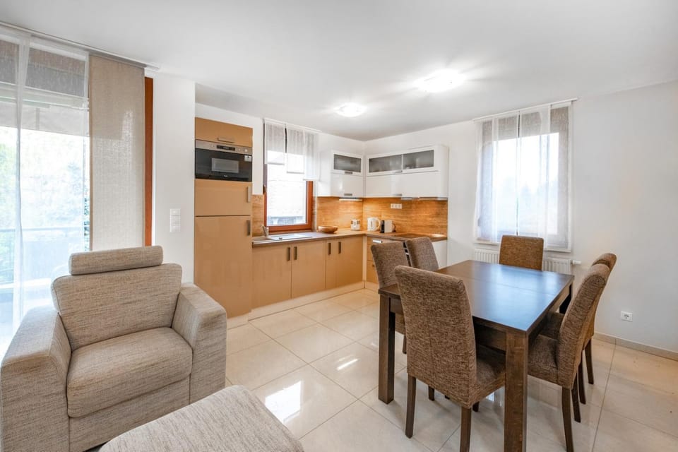 Kitchen or kitchenette, Dining area, pet friendly, stove