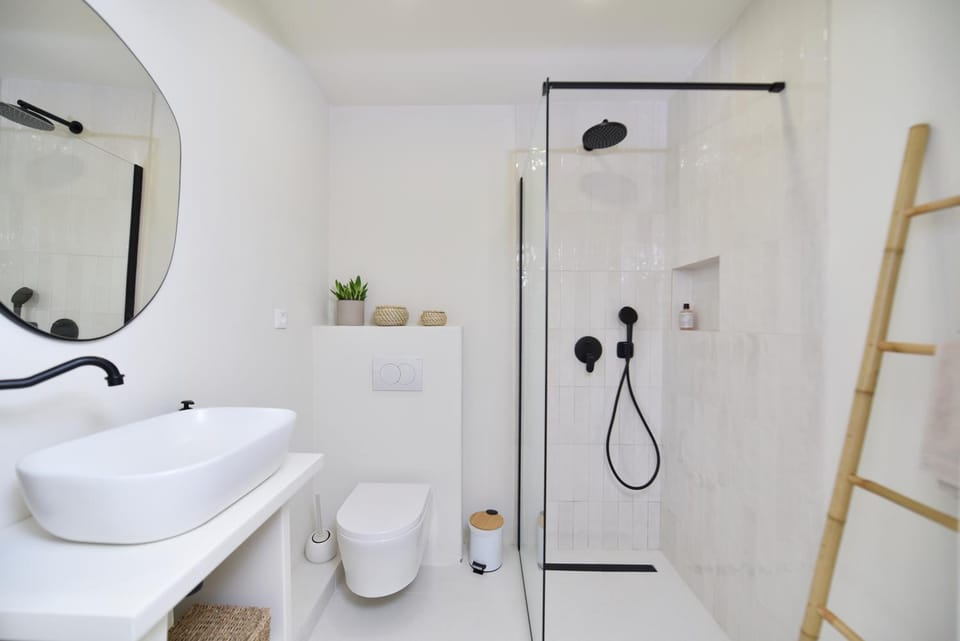 Shower, Toilet, Bathroom, towels