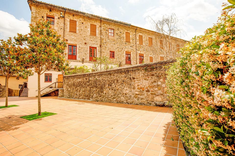 PALACETE PISCINA Única piscina en el centro Apartment in Garrotxa