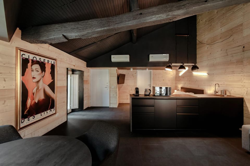 Kitchen or kitchenette, Decorative detail, Dining area