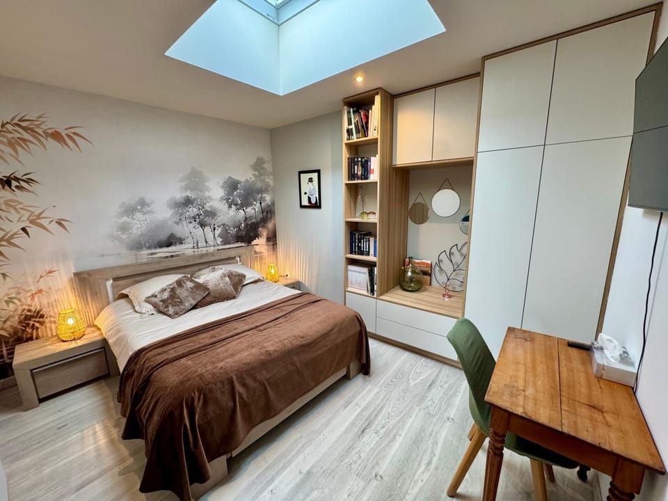 Library, Photo of the whole room, Seating area, Bedroom, wardrobe