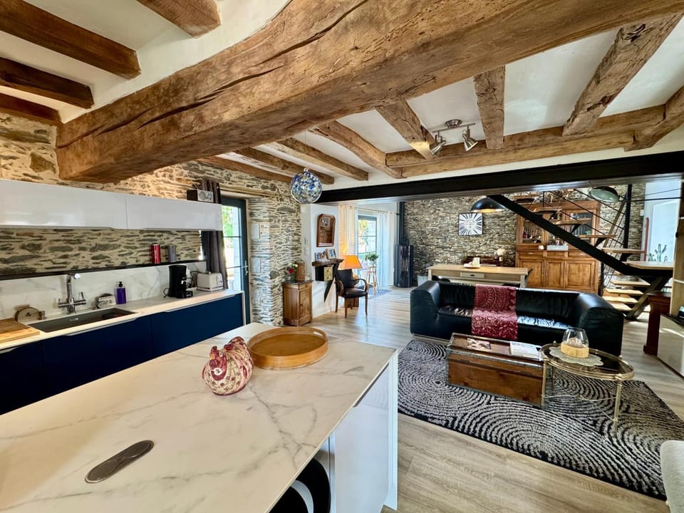 Kitchen or kitchenette, Kitchen or kitchenette, Living room, Dining area
