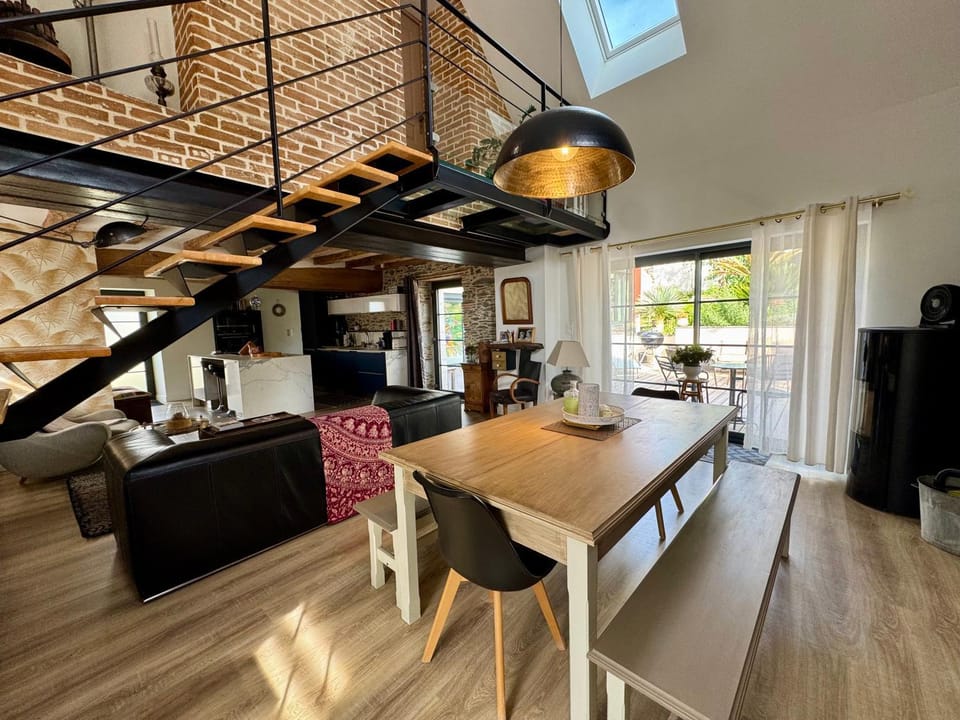 Living room, Dining area
