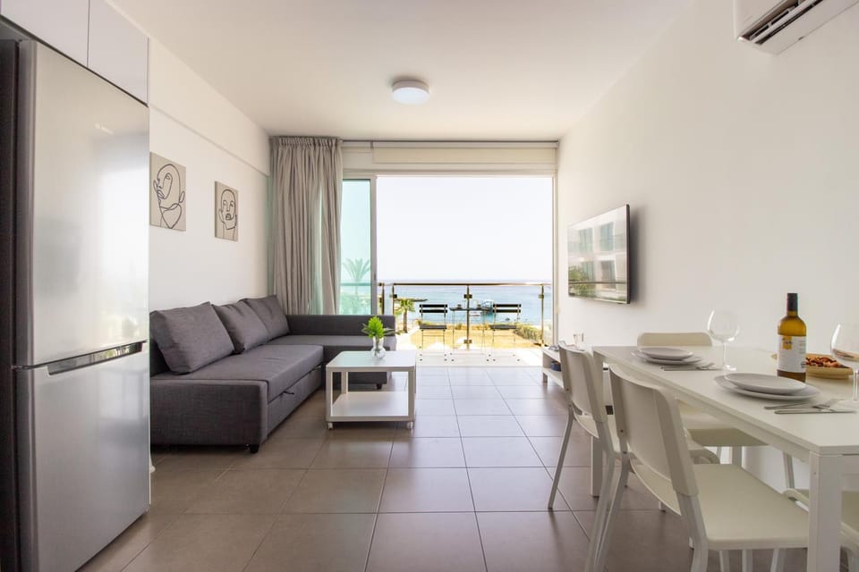 Living room, Seating area, Dining area, air conditioner