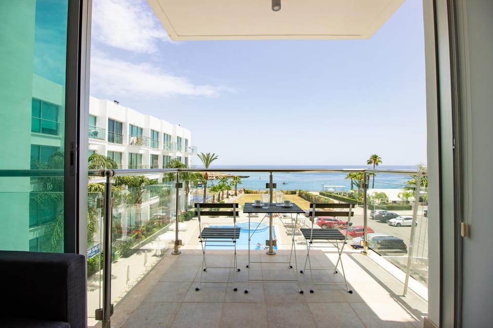 Patio, View (from property/room), Balcony/Terrace, Pool view, Sea view, Swimming pool, sunbed