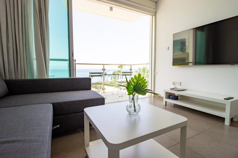 TV and multimedia, View (from property/room), Balcony/Terrace, Living room, Seating area, Dining area