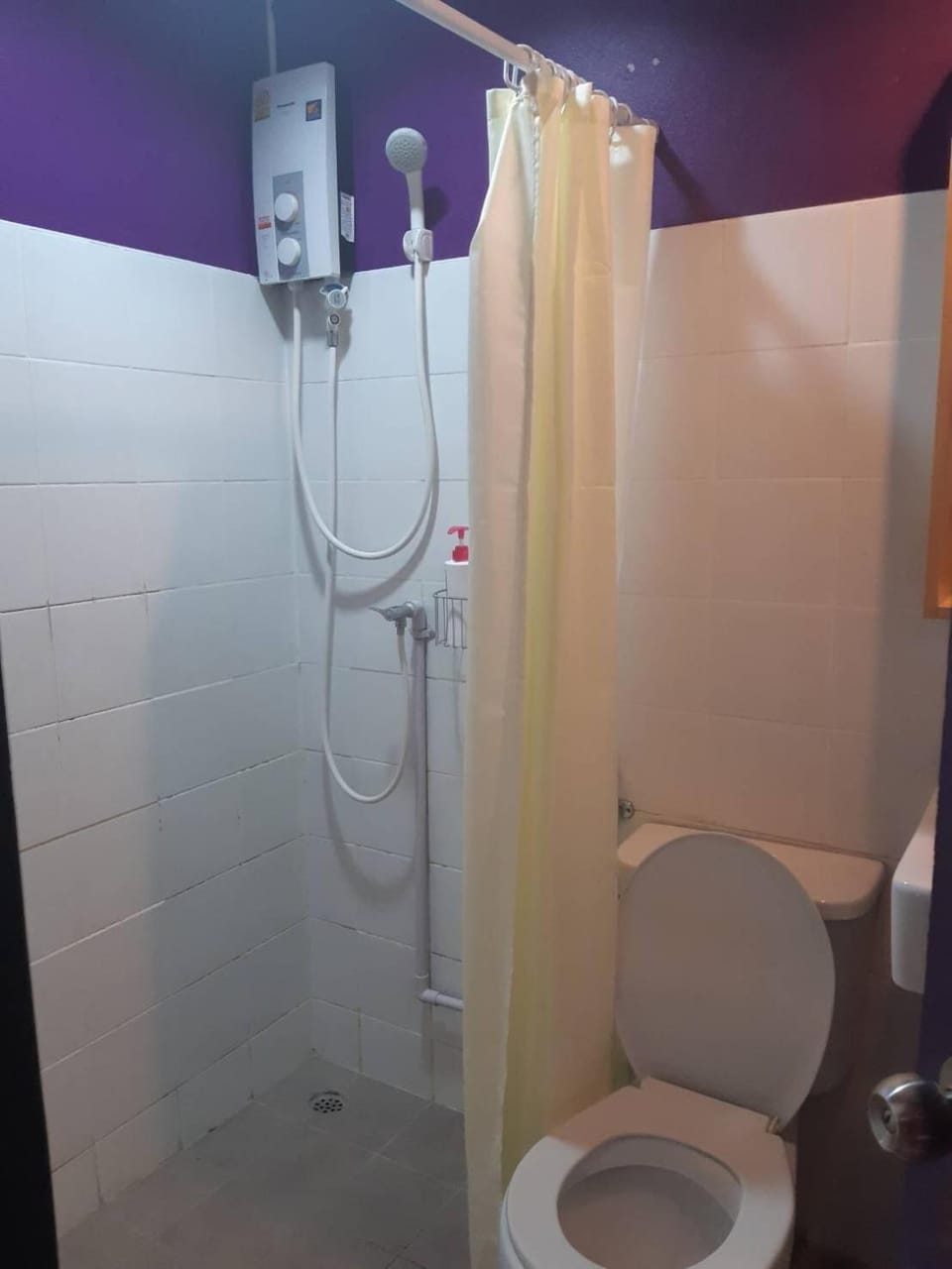 Shower, Toilet