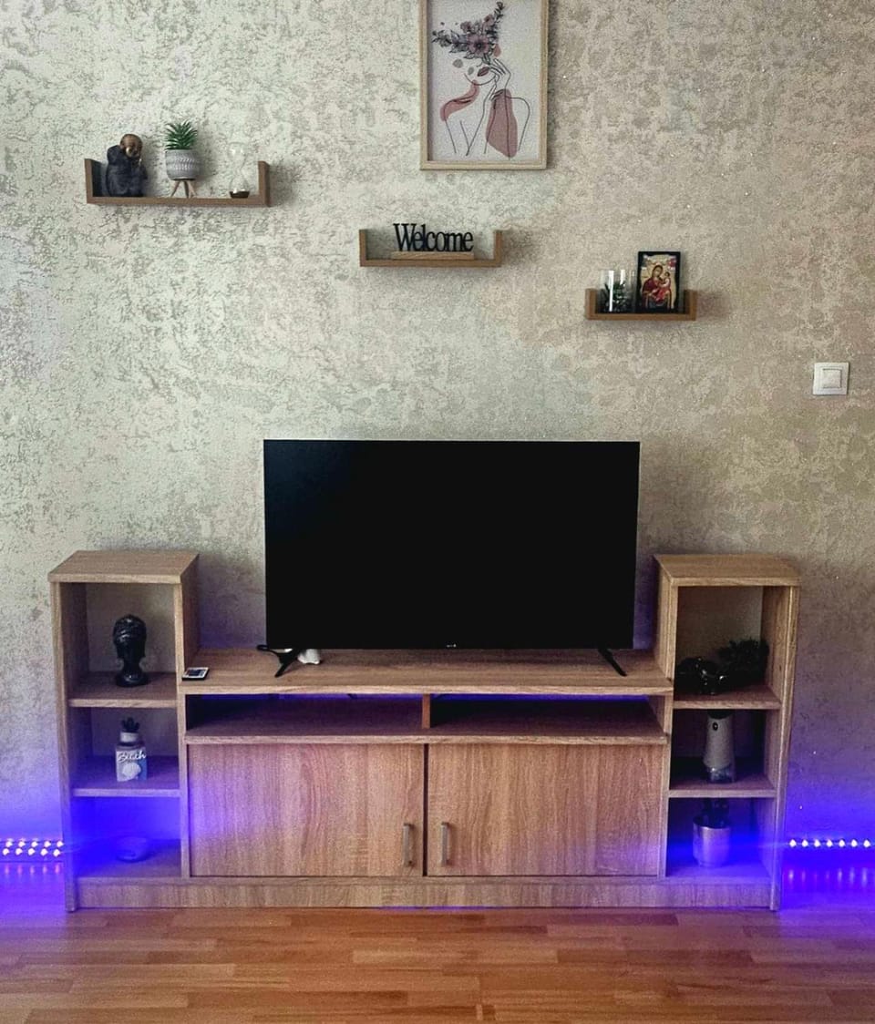 TV and multimedia, Living room, Dining area