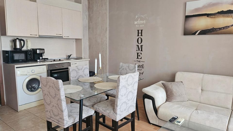Living room, Dining area, kitchen