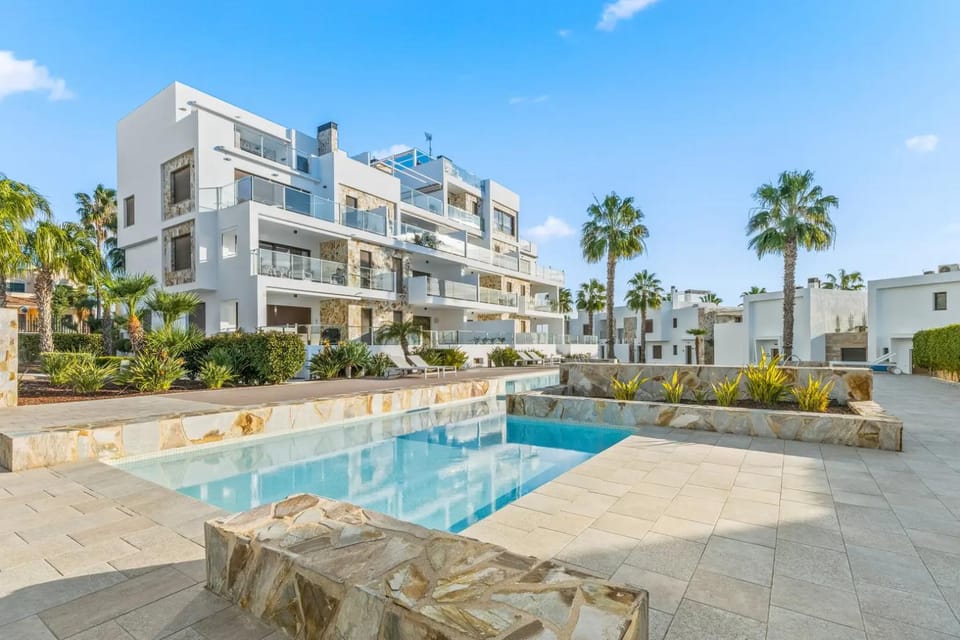 Property building, Day, Pool view, Swimming pool, sunbed