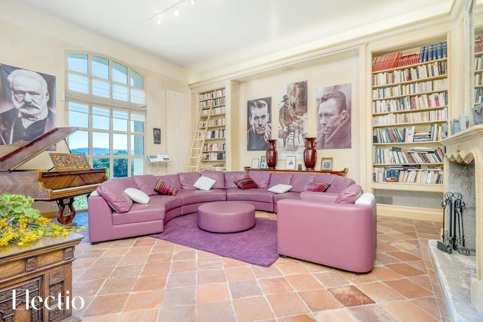 Library, Living room