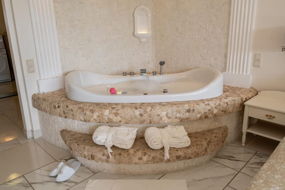 Hot Tub, Hot Tub, Bath, towels