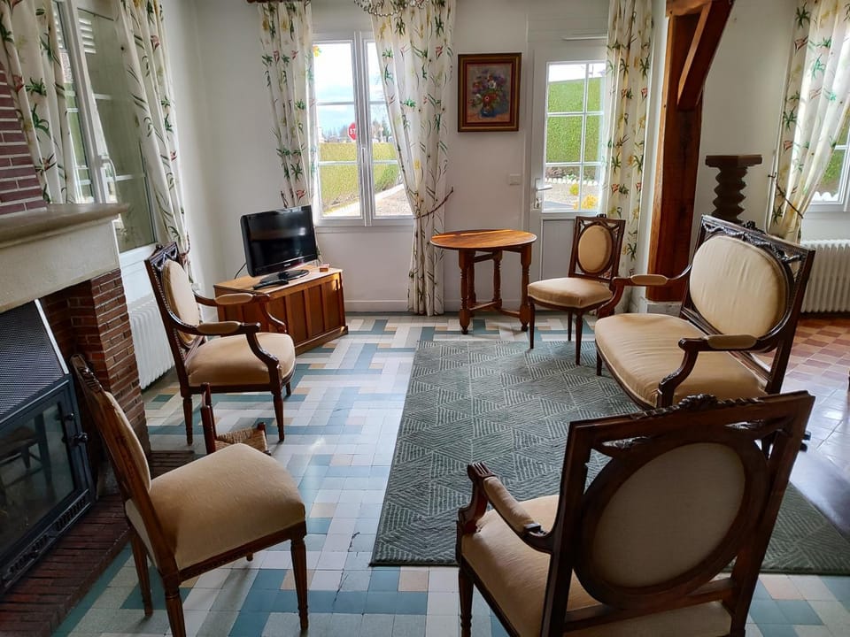 Communal lounge/ TV room, TV and multimedia, Living room