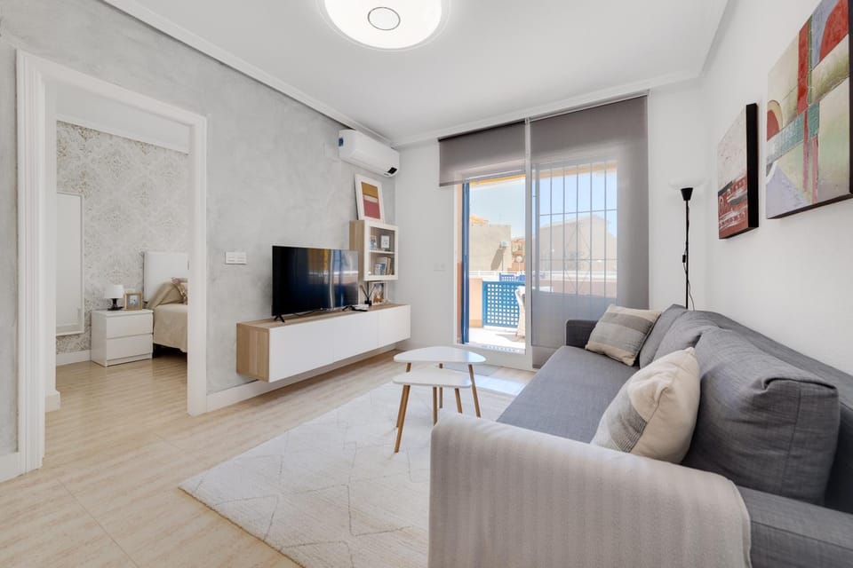 Communal lounge/ TV room, TV and multimedia, Living room, Seating area, Evening entertainment