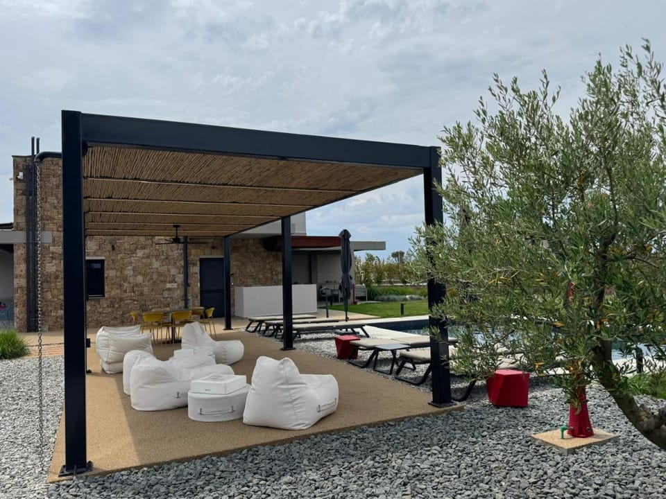 Natural landscape, View (from property/room), Balcony/Terrace, Seating area, Garden view