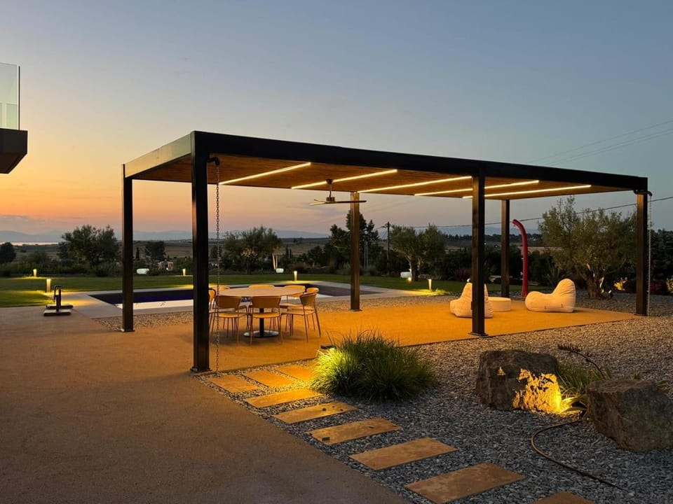 Natural landscape, Banquet/Function facilities, Swimming pool, Sunset