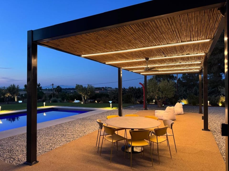 Balcony/Terrace, Dining area, Pool view, Swimming pool