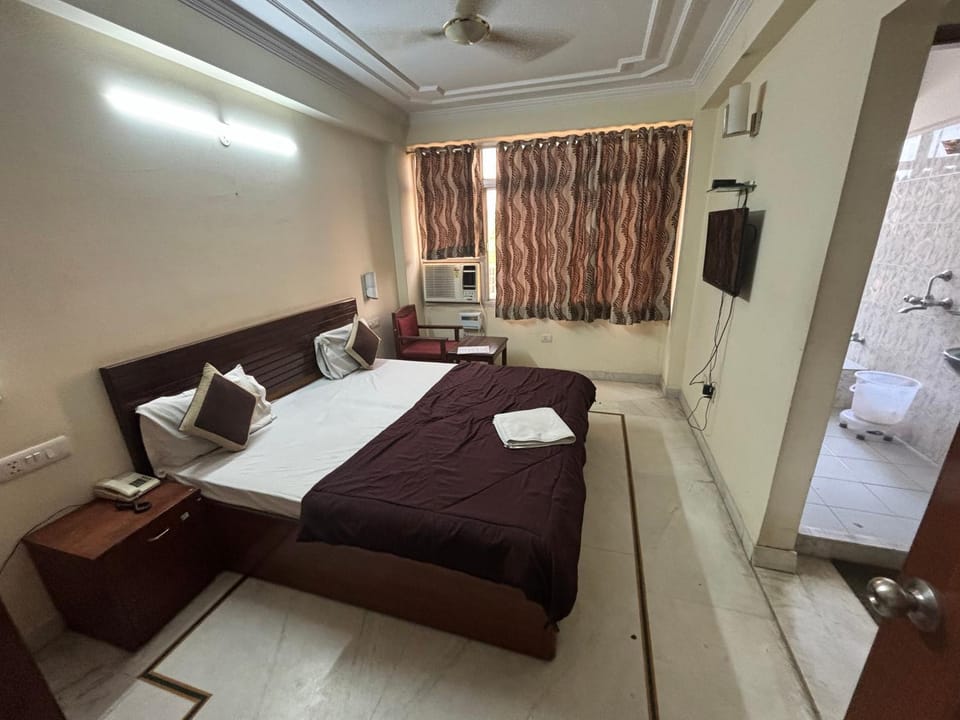 Photo of the whole room, Bedroom, towels, air conditioner