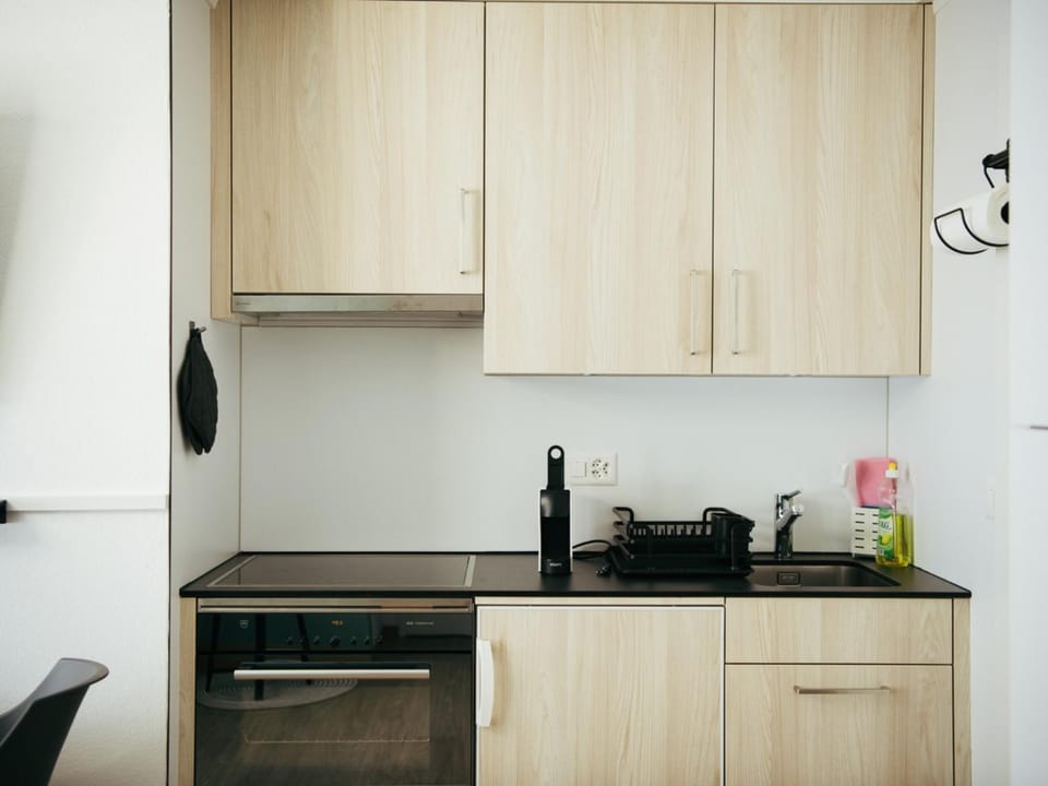 Coffee/tea facilities, Kitchen or kitchenette, oven, stove, toaster