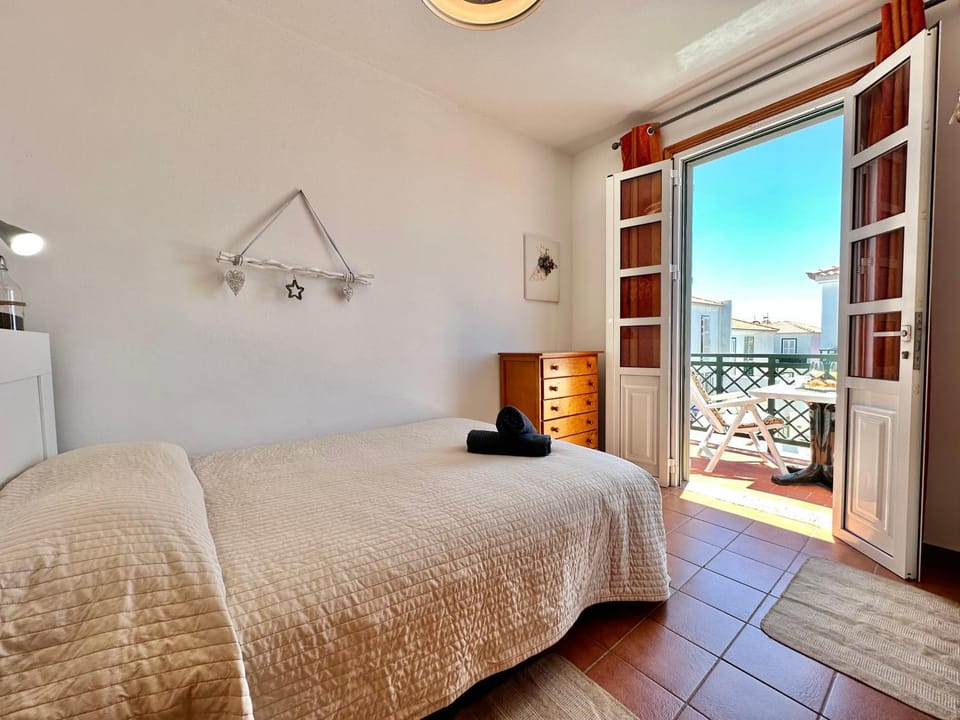 Bed, Balcony/Terrace, Bedroom