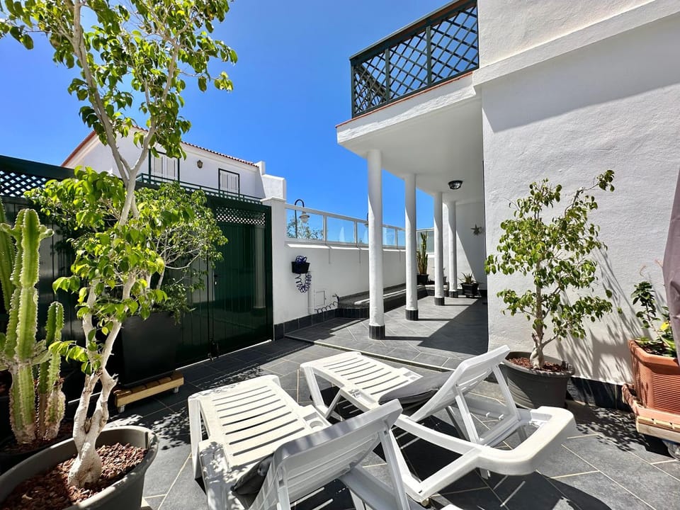 Property building, Patio, sunbed