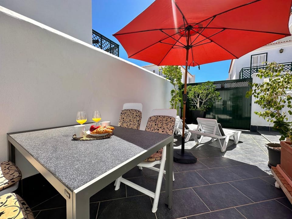 Patio, Dining area, sunbed