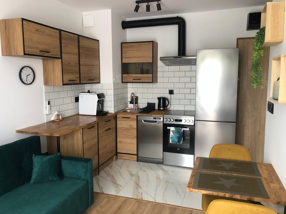 Coffee/tea facilities, Kitchen or kitchenette, dishwasher, oven, stove, toaster