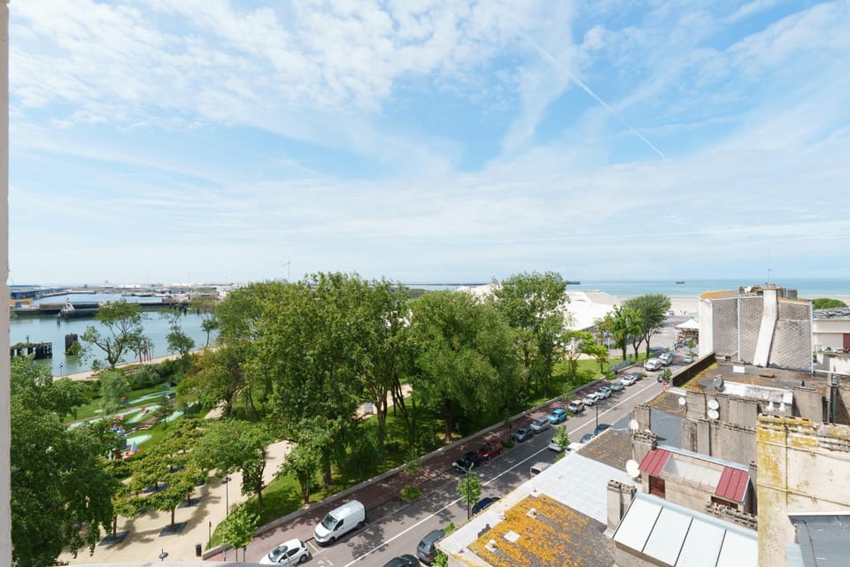 Neighbourhood, Natural landscape, Location